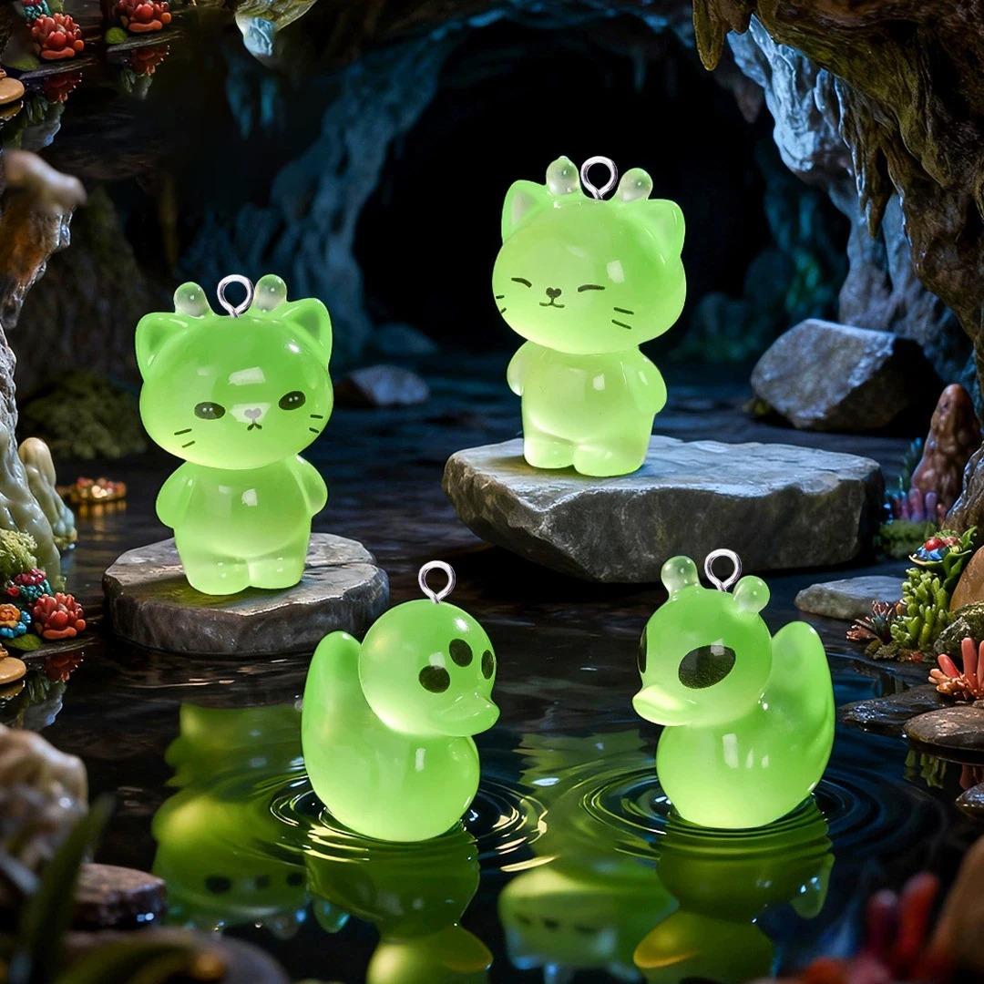 Jewelry Making Resin - 8Pcs Glow-in-the-Dark Vintage Resin Charms Alien